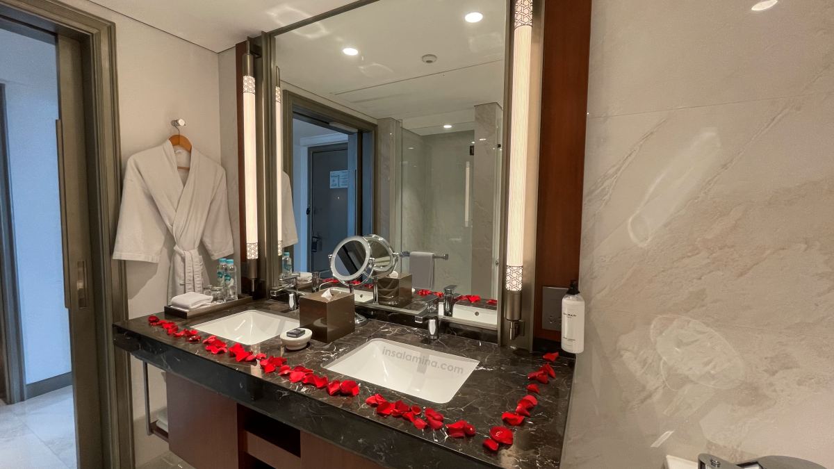 sink dengan hiasan bunga