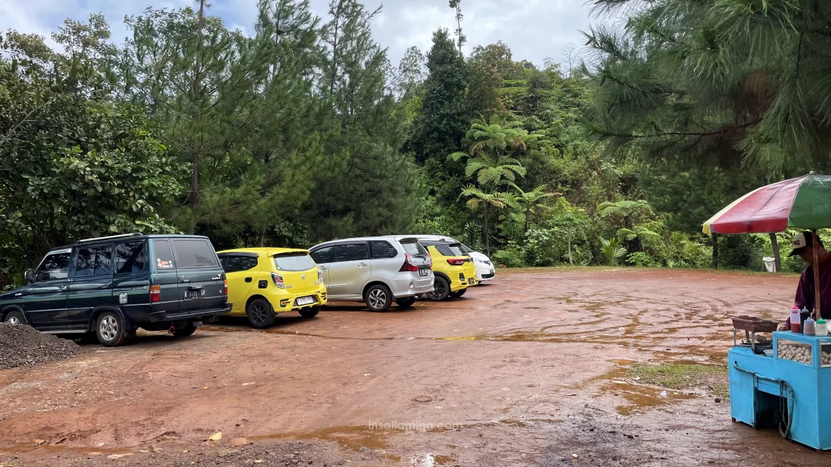 area parkir sekitar curug